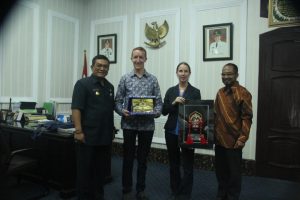 TERTARIK DENGAN KOTA CIREBON KEDUBES AMERIKA SAMBANGI KANTOR WALIKOTA CIREBON