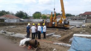 ASISTEN DAERAH TINJAU PEMBANGUNAN GEDUNG SEKRETARIAT PEMERINTAH DAERAH KOTA CIREBON